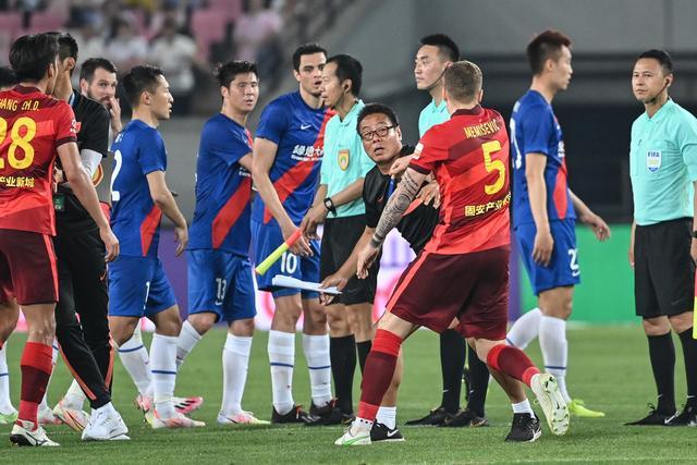 李添荣30分上海不敌首钢遭5连败 曾凡博10分